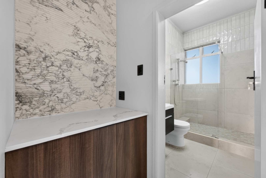1 Bedroom Property for Sale in Sea Point Western Cape